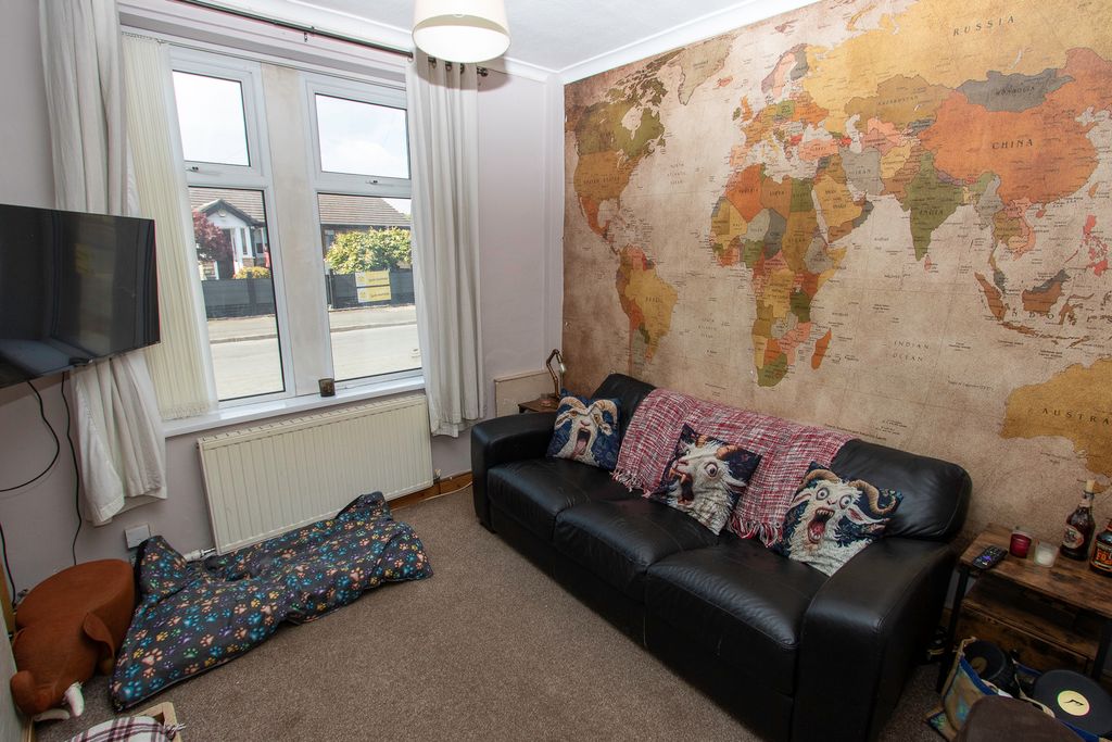Property photo 3 of 13
