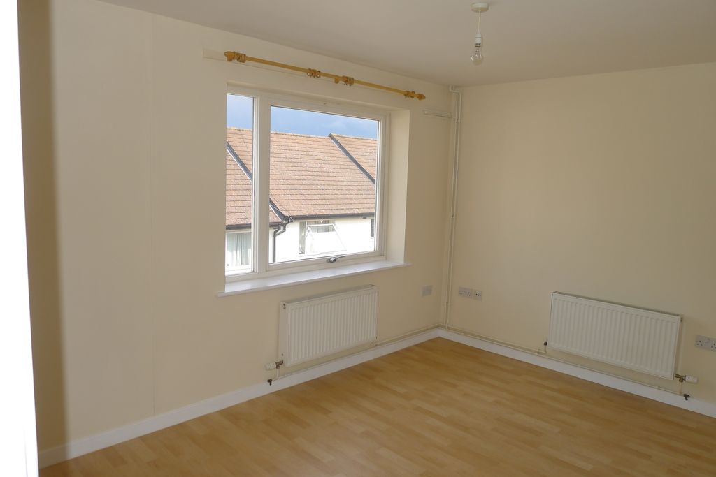 Property photo 2 of 9 Living Room