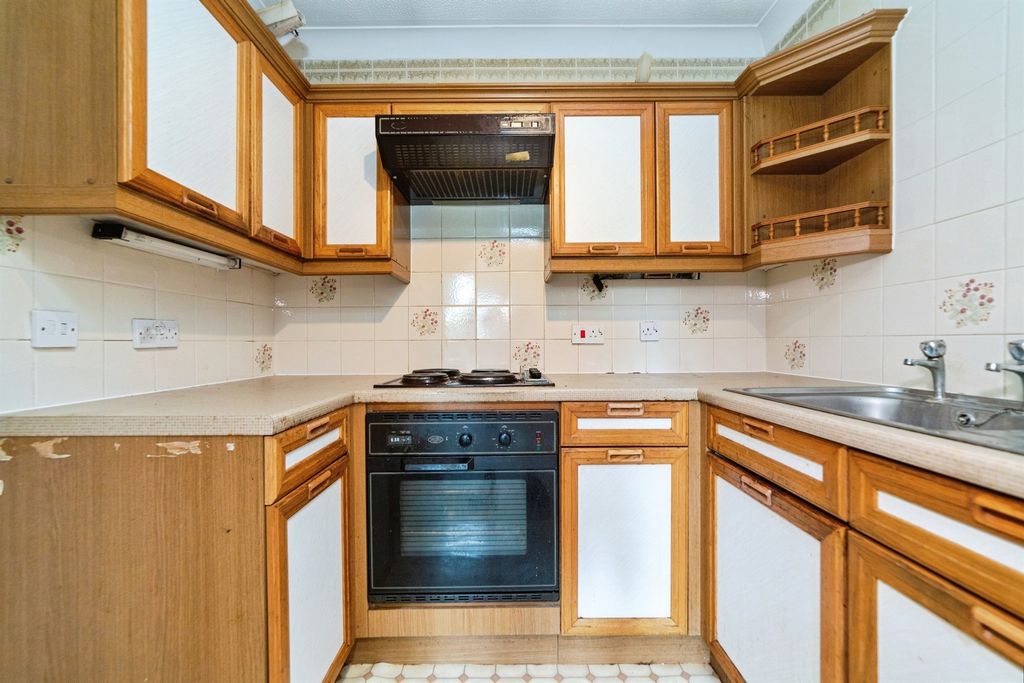Property photo 2 of 13