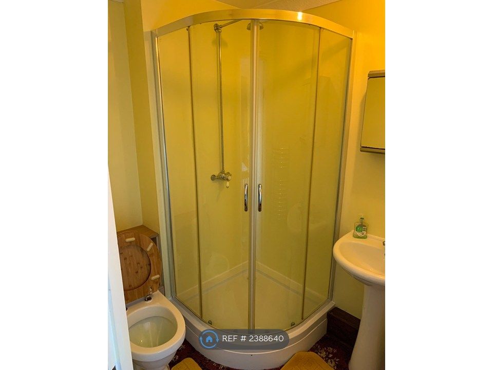 Property photo 2 of 21 Room 2 En-Suite