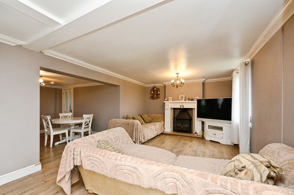 Property photo 3 of 17 Photo