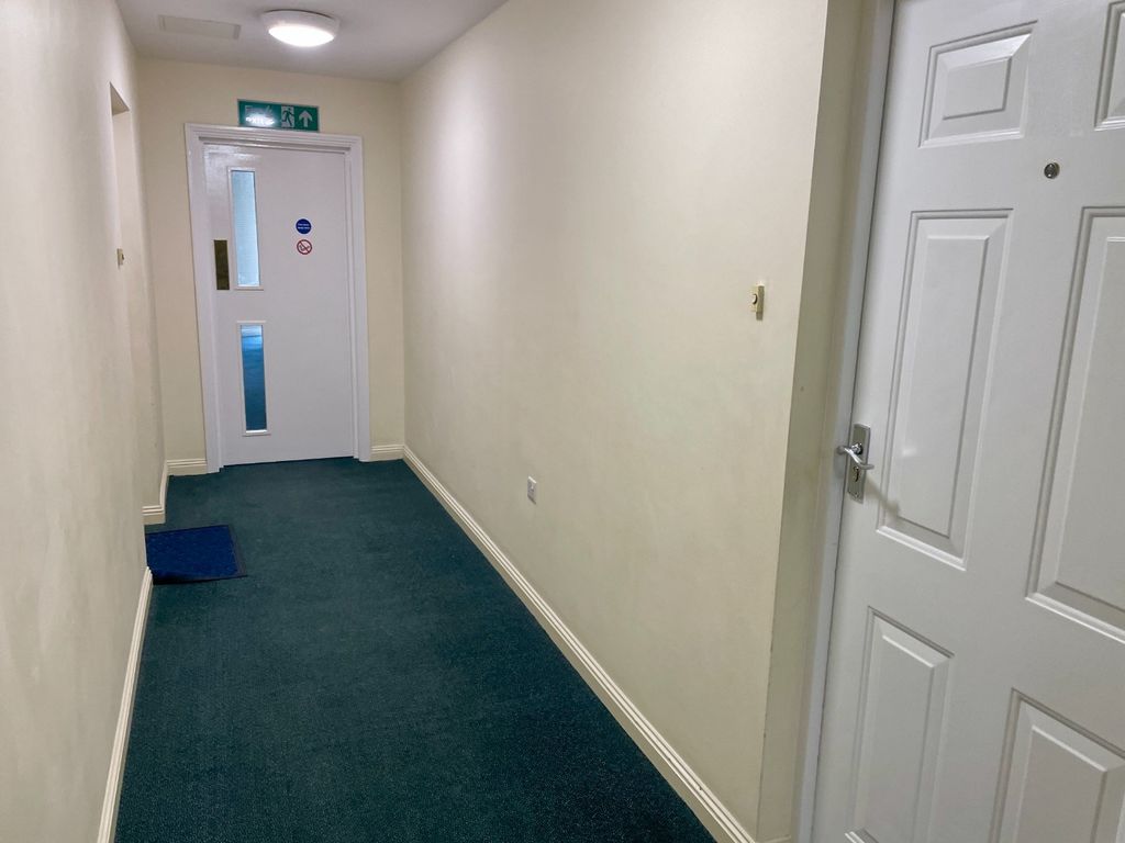 Property photo 3 of 11 4695996