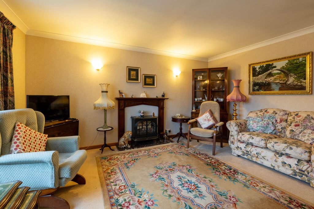 Property photo 3 of 25 Living Room