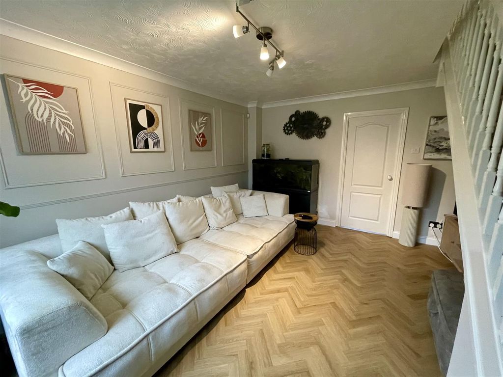 Property photo 3 of 10 Lounge