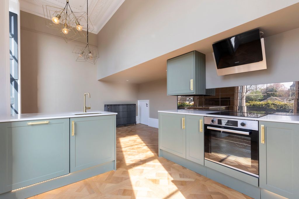 Property photo 1 of 8 Pittiville Circus-03