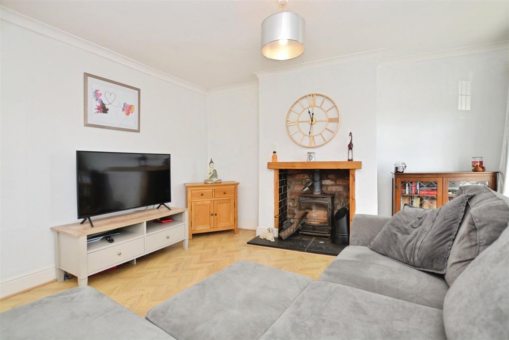 Property photo 3 of 30 Living Room