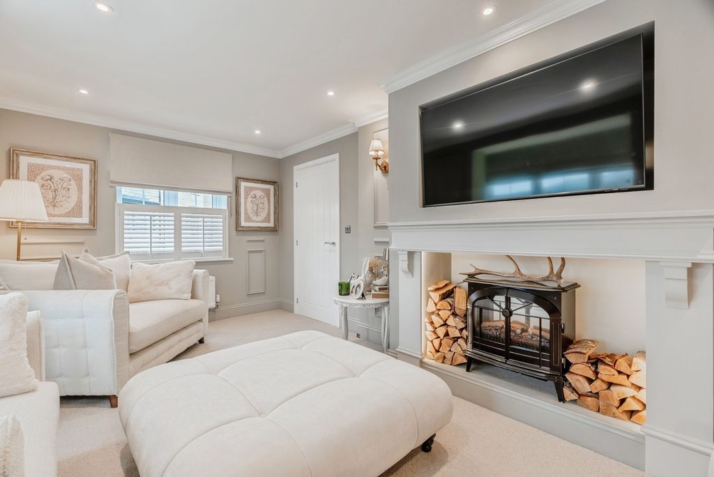 Property photo 2 of 19 Pbox-Img.Jpg