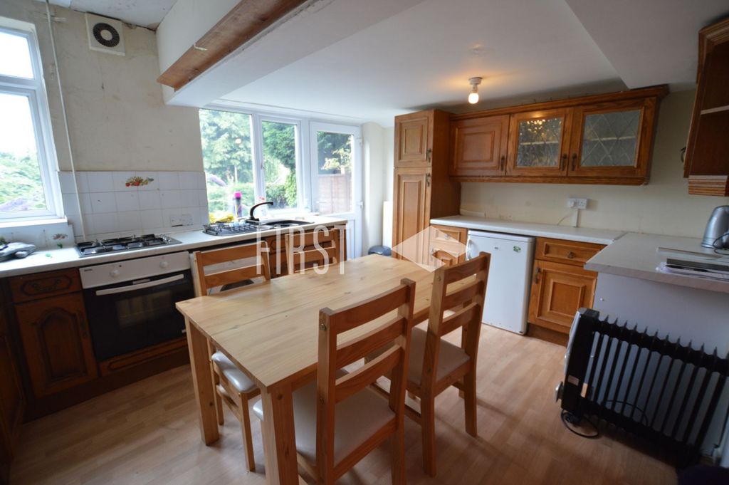 Property photo 2 of 14 Kitchen