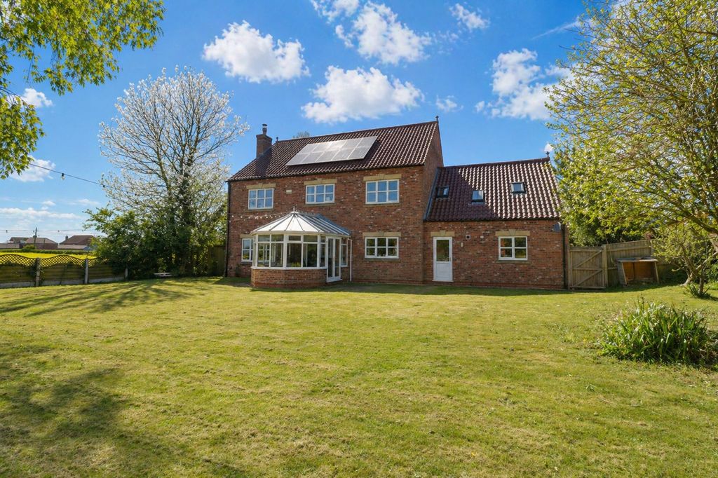 Property photo 2 of 35