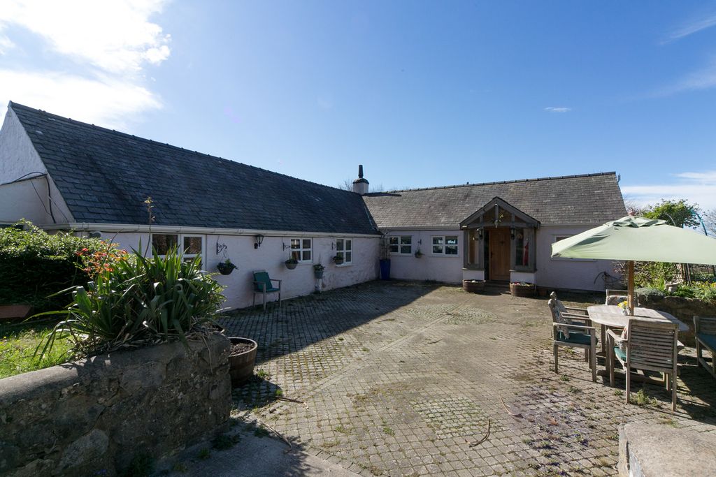 Property photo 3 of 35