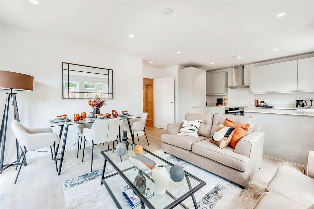 Property photo 3 of 15 Lounge