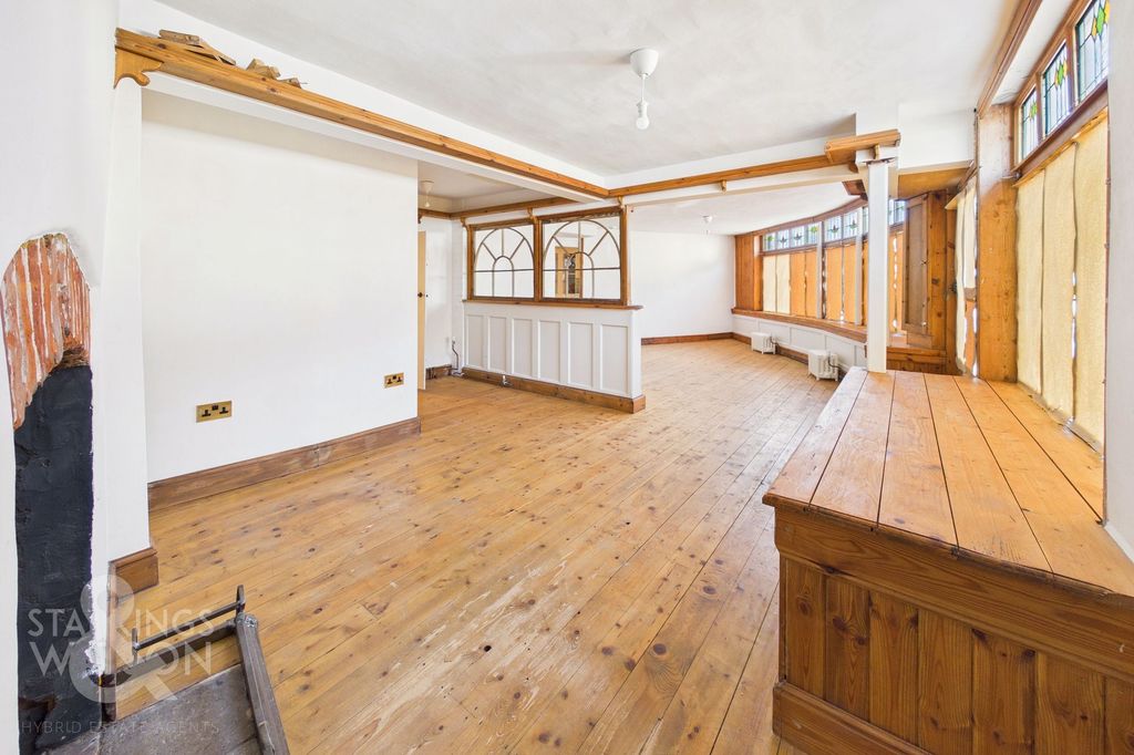Property photo 2 of 23