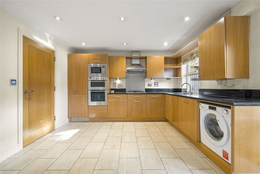 Property photo 2 of 19 Picture No. 25