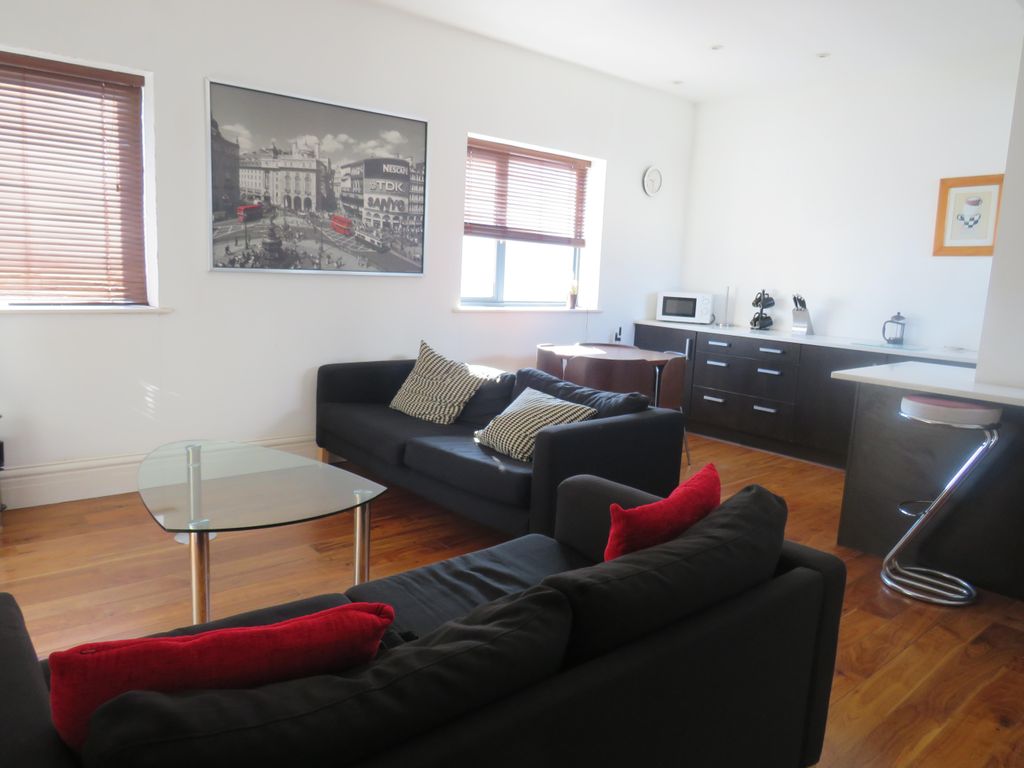 Property photo 1 of 8 Living Room