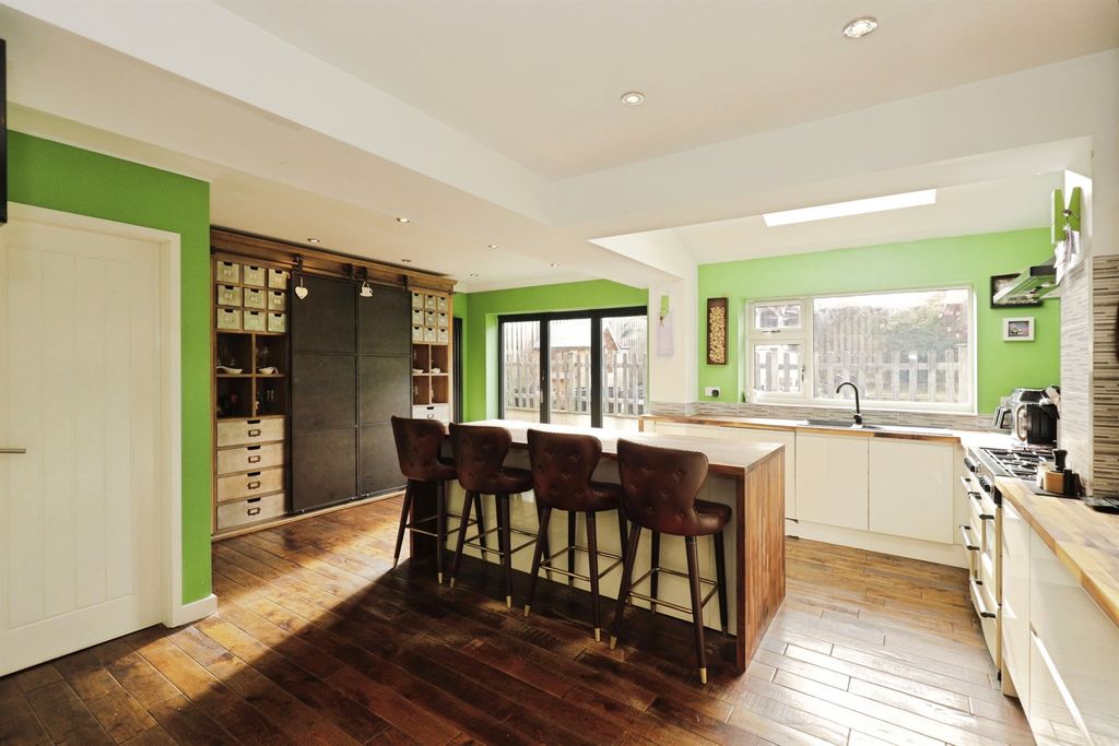 Property photo 2 of 16