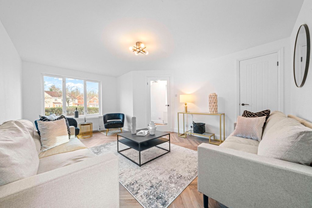 Property photo 2 of 31