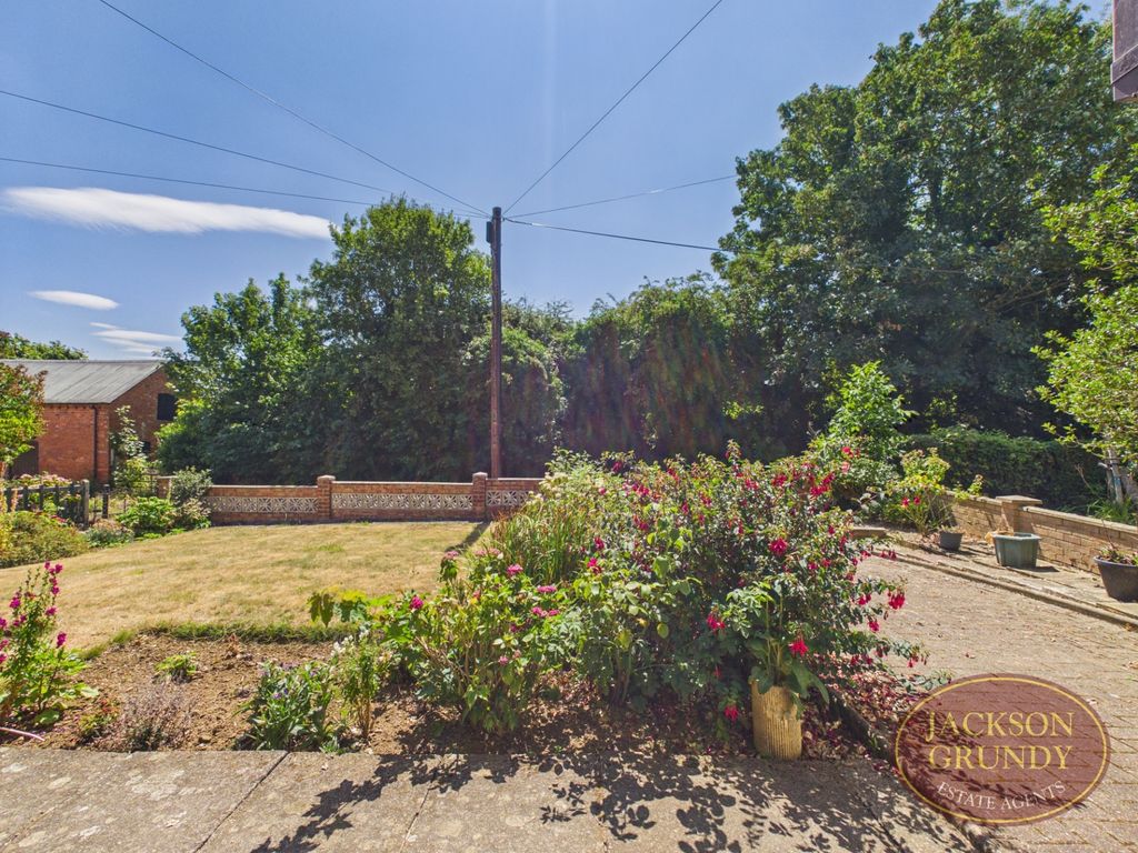 Property photo 2 of 16 The Pound