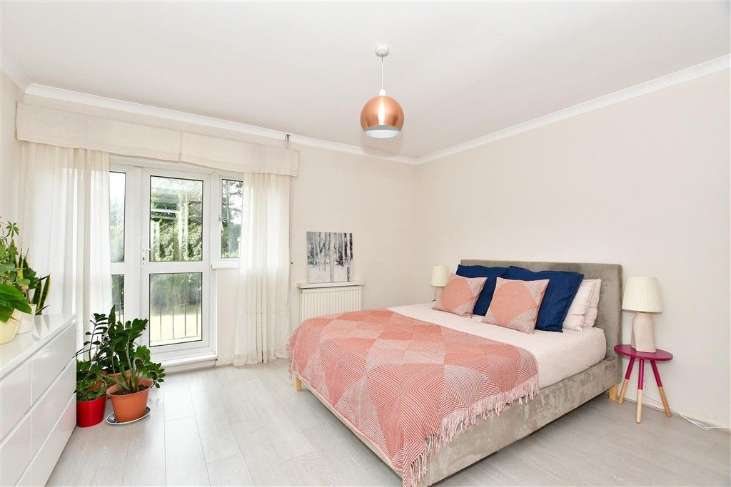 Property photo 1 of 9 Bedroom 1