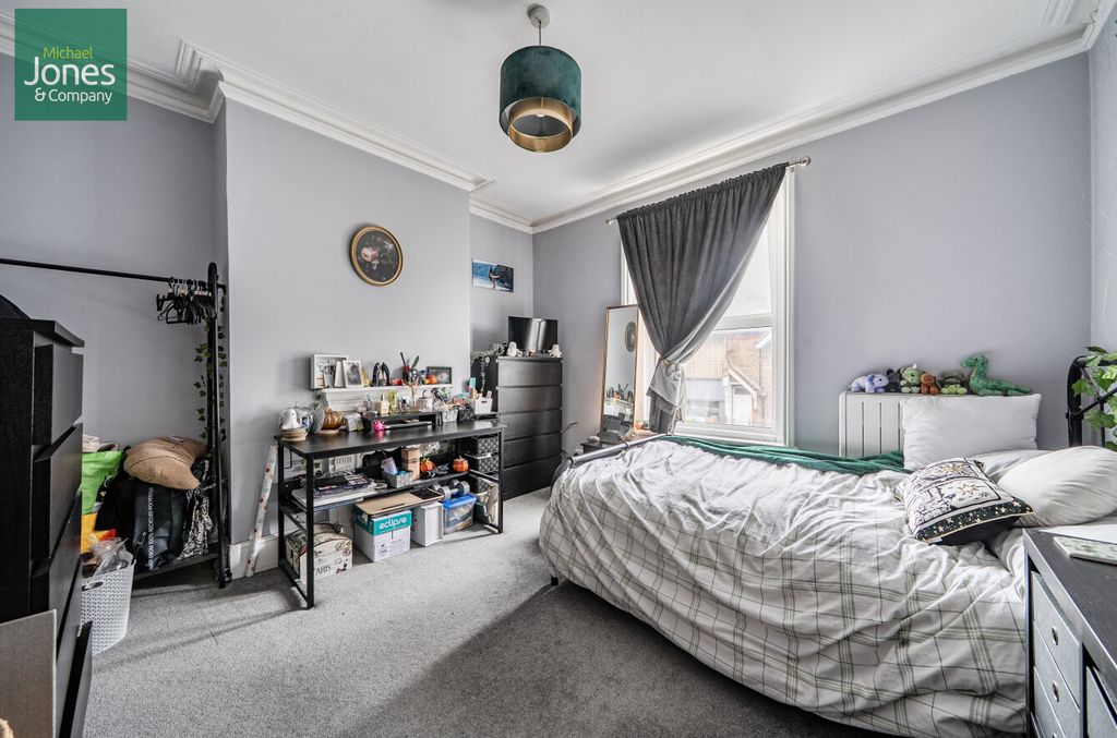 Property photo 3 of 10 Main Bedroom