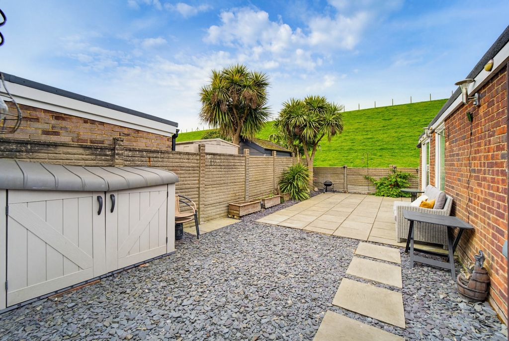 Property photo 2 of 17 3992942