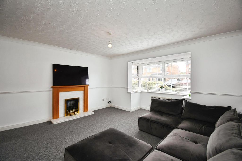 Property photo 2 of 16 E44ee105-U 20 20 2810 29.Jpg