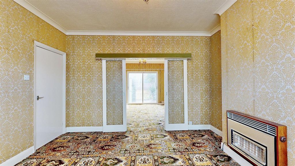 Property photo 3 of 16 P4.Jpg
