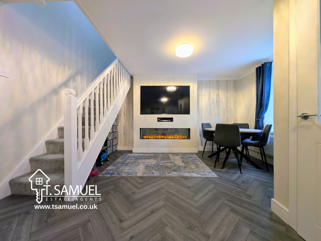 Property photo 3 of 24 Lounge/Diner