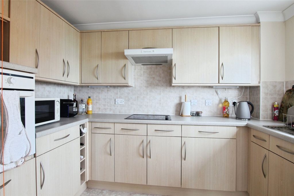 Property photo 3 of 12 Kitchen