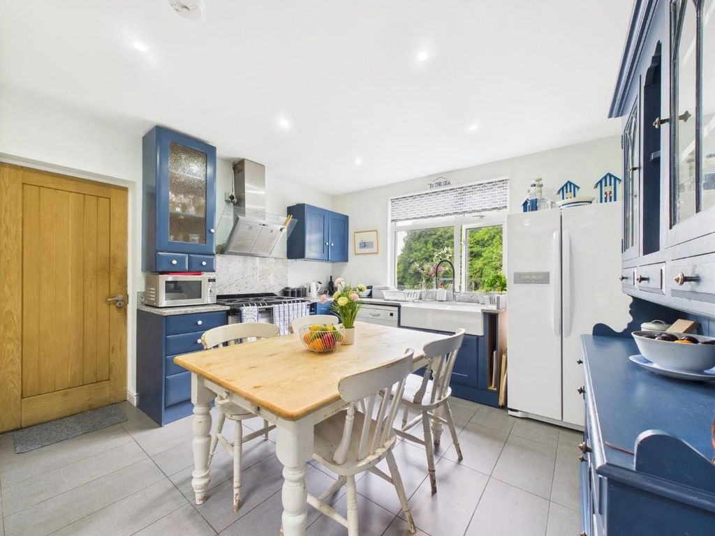 Property photo 3 of 34 Dining Kitchen