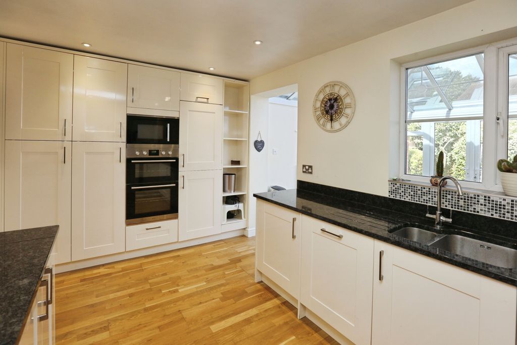 Property photo 3 of 14 Image