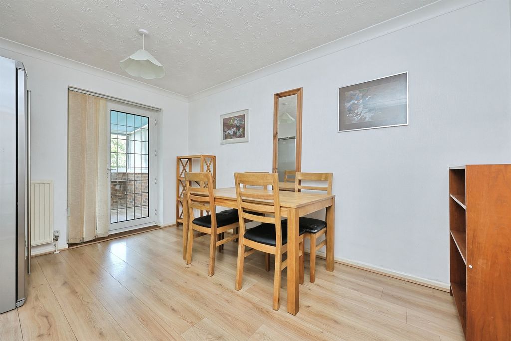 Property photo 3 of 21 Image