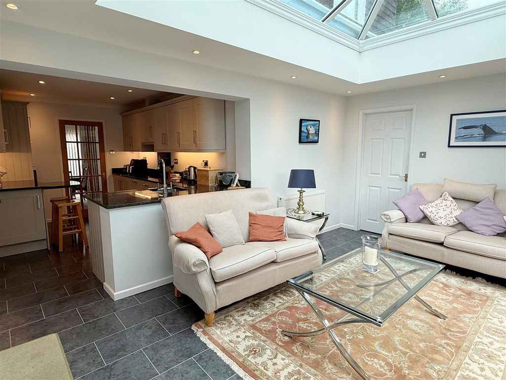 Property photo 3 of 33 Garden Room - Kitch 1.Jpg