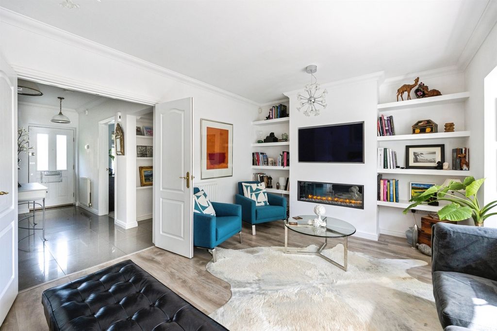 Property photo 3 of 26