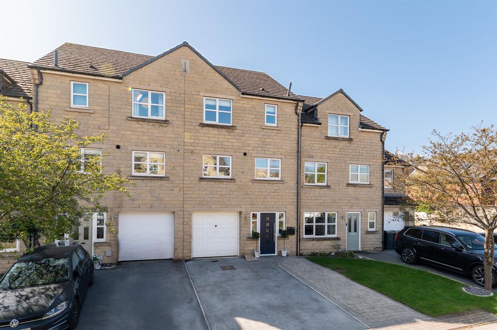 Property photo 1 of 29 Fowlers Croft