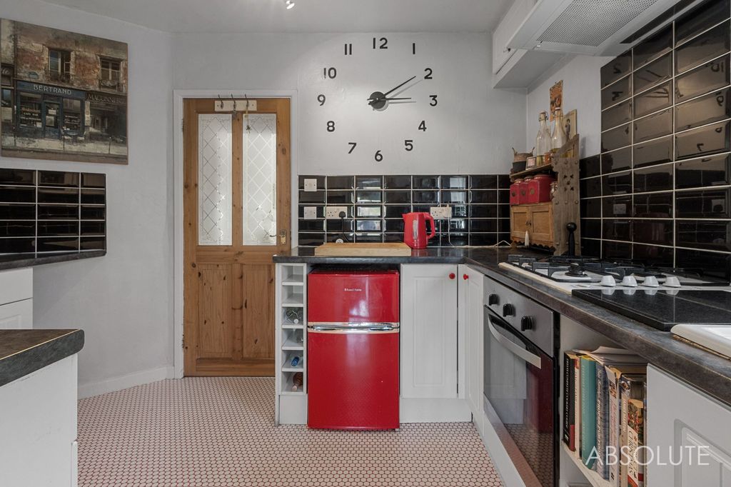 Property photo 3 of 23 Kitchen