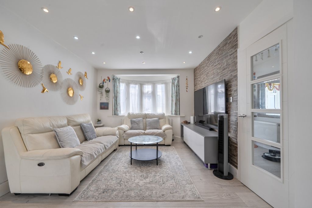 Property photo 2 of 19 1467665-14-6A1860...