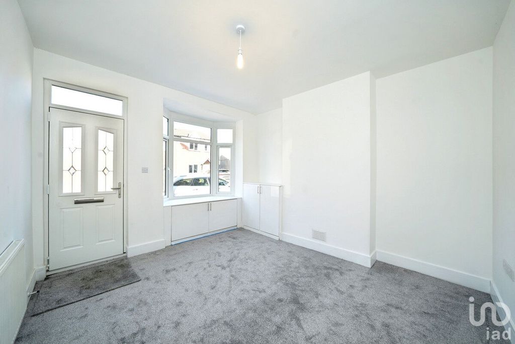 Property photo 2 of 35