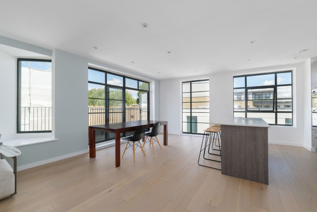 Property photo 1 of 8 F9_30_Osborn_Stre...