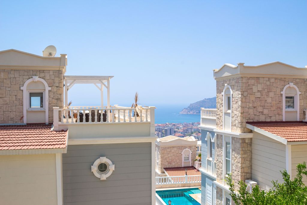 Property photo 2 of 23 Meticulous Apartment For Sale With Sea Views In Cikcilli, Alanya - Fabulous Sea Views