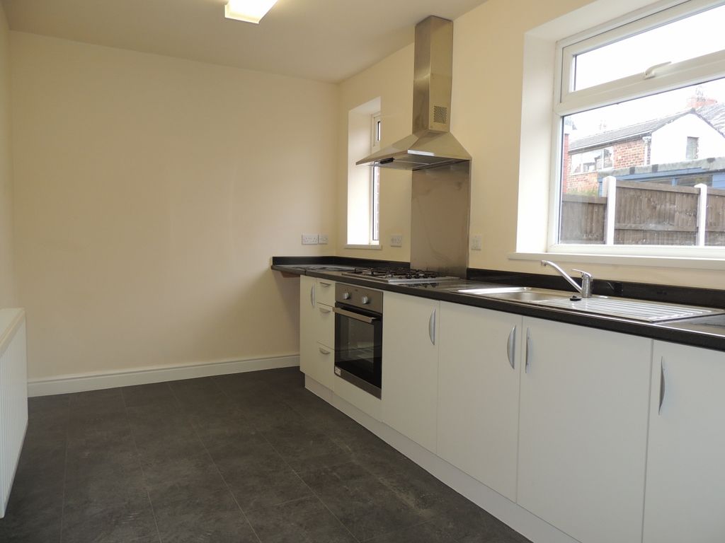 Property photo 3 of 10 Kitchen