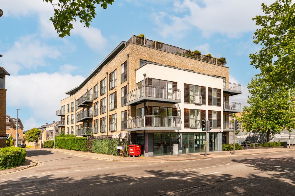Property photo 1 of 18 16 Flat, Brooke House, Kingsley Walk, Cambridge (14).Jpg