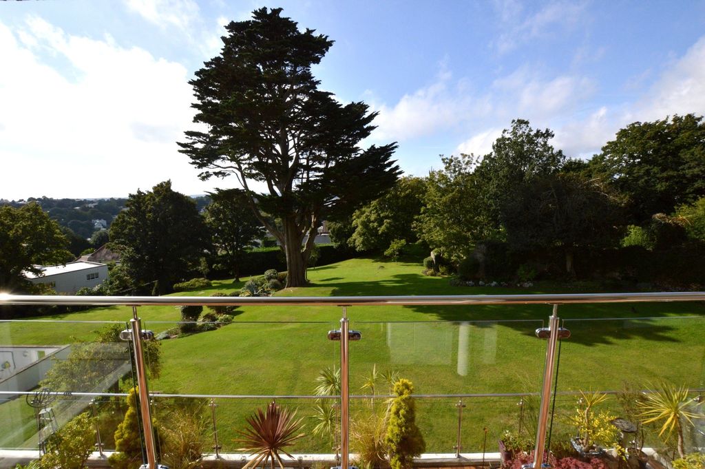 Property photo 2 of 17 Picture No. 02