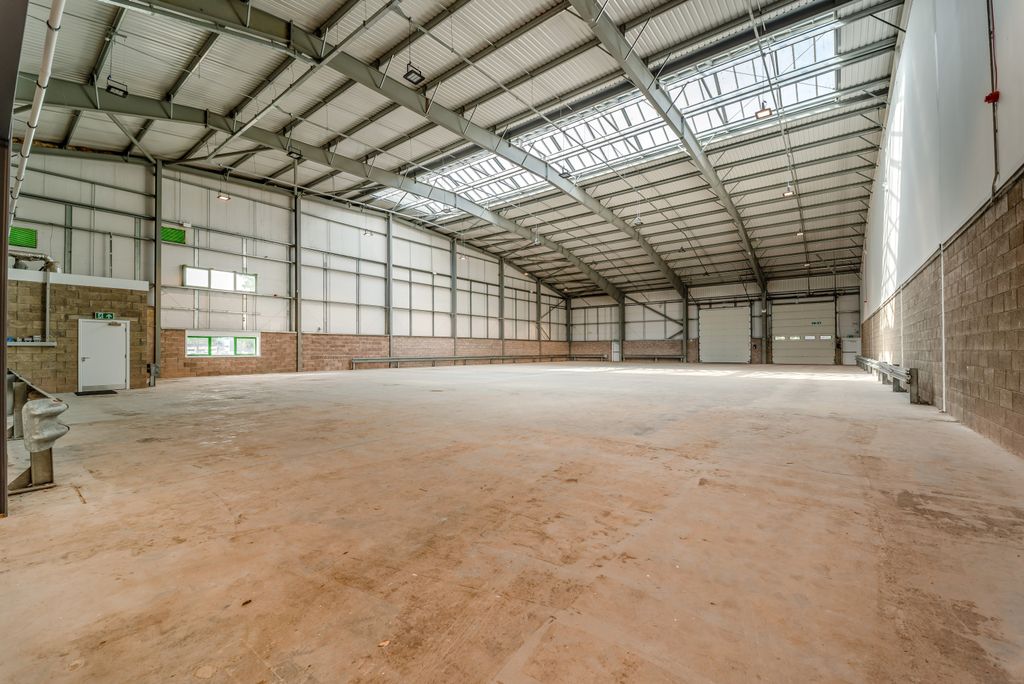 Property photo 3 of 10 8693993-Interior17-800