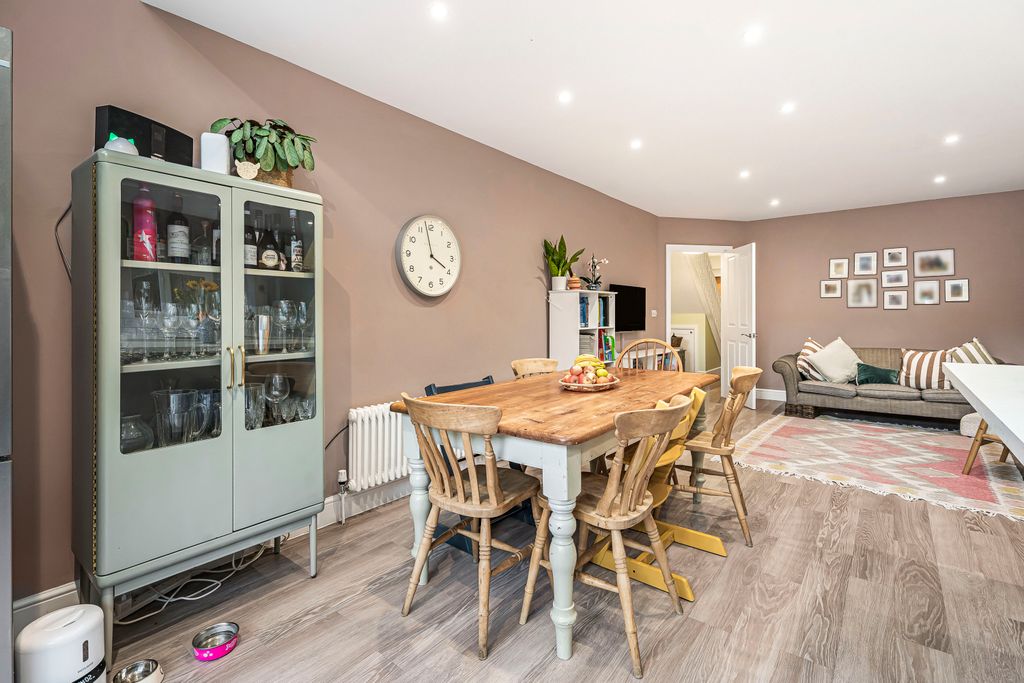 Property photo 3 of 27 760886