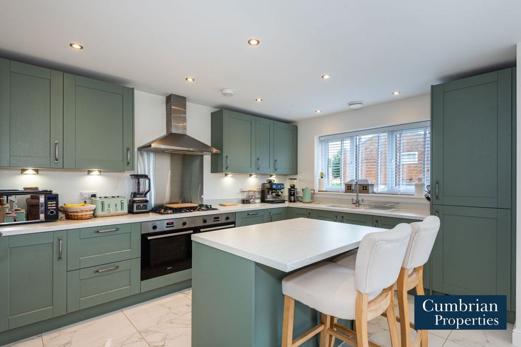 Property photo 2 of 19 Open Plan Family Room / Dining Kitchen