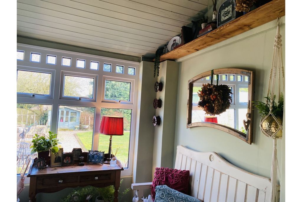 Property photo 3 of 38 Entrance Hall