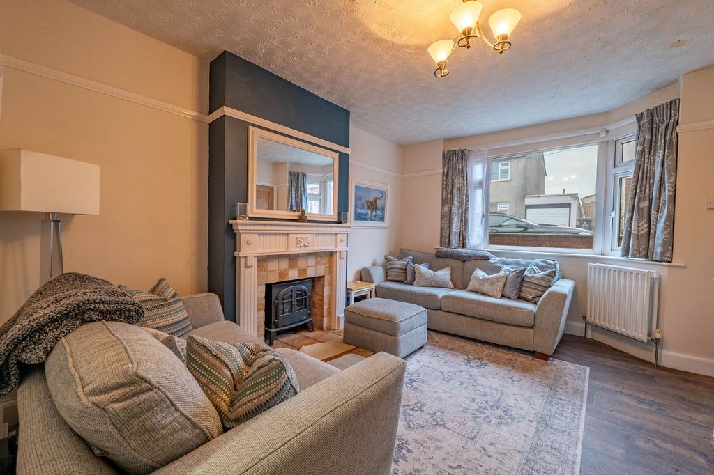 Property photo 2 of 23