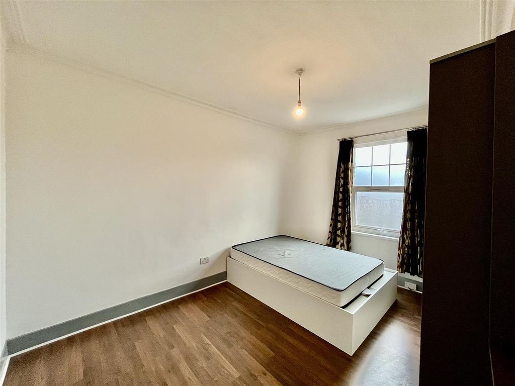 Property photo 2 of 7 Bedroom One