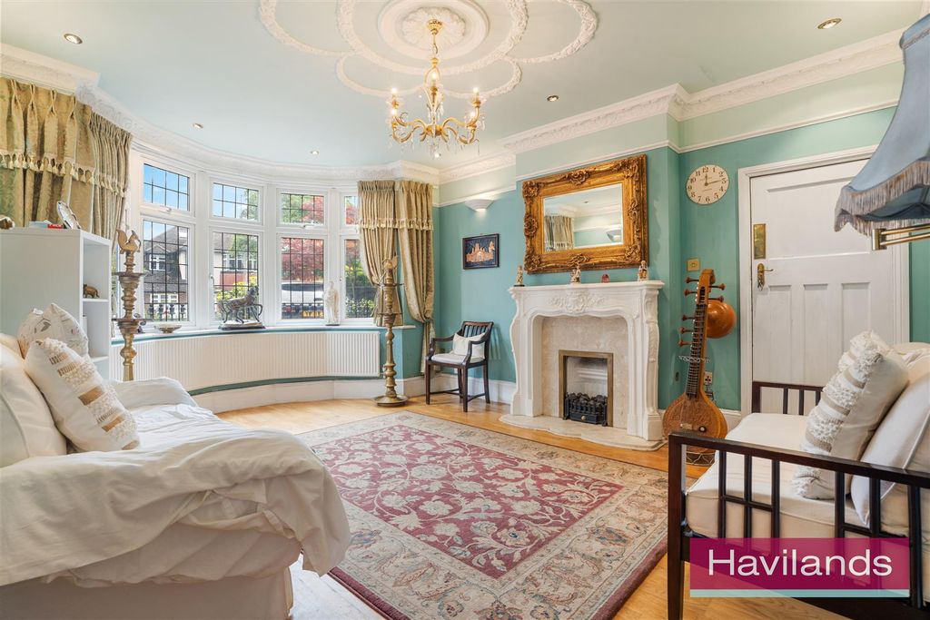 Property photo 2 of 22 The Chine-12.Jpg