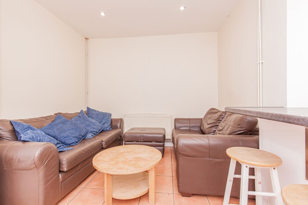 Property photo 2 of 11 Living Room